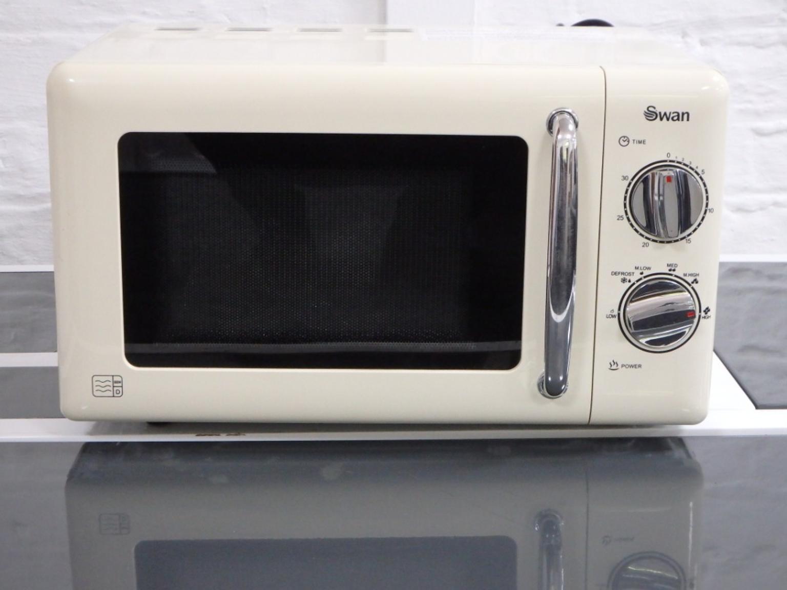 Swan SM22080C 20-Litre Manual Microwave in HD8 Scissett for £42.00 for