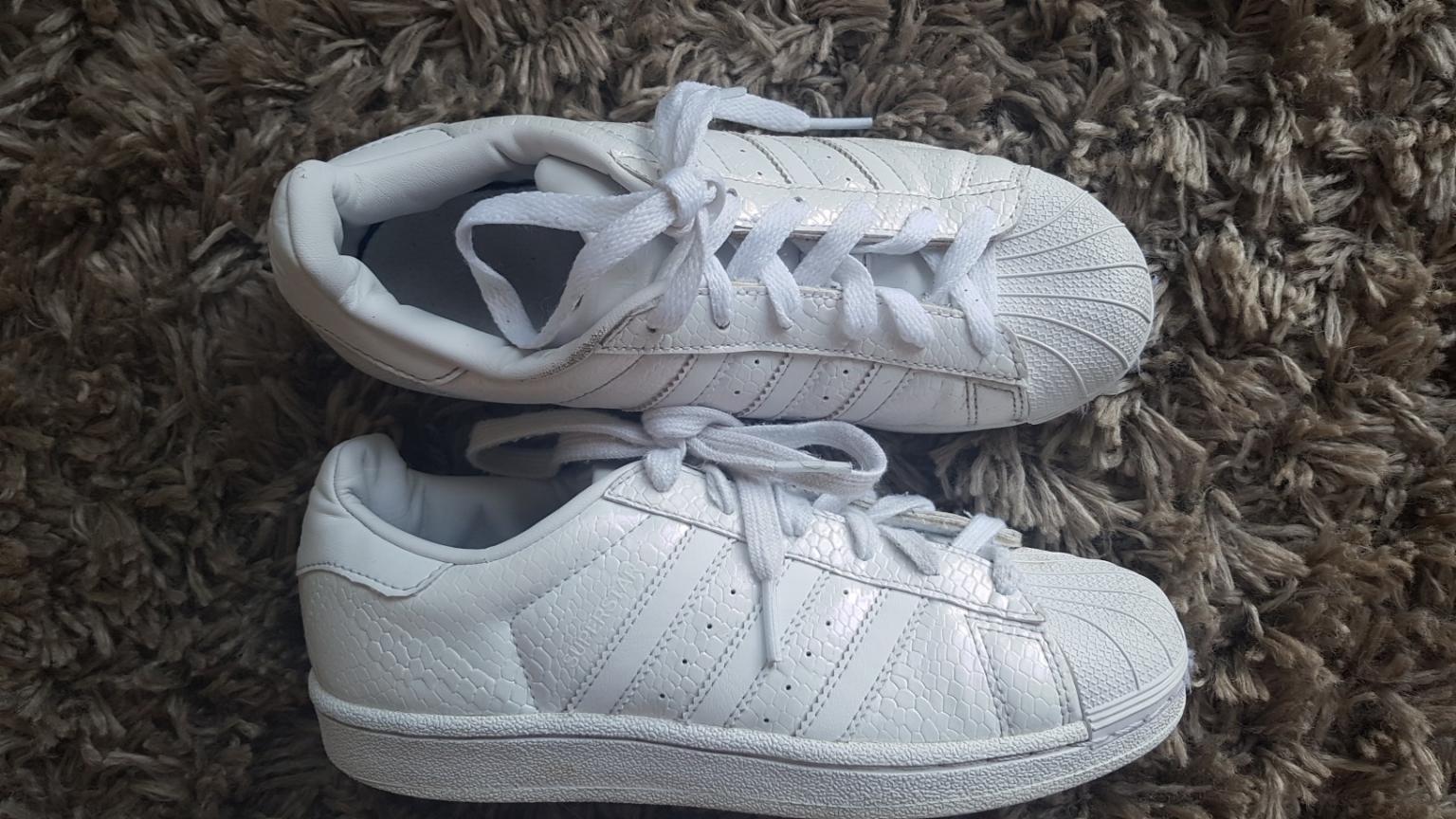 girls adidas trainers size 3