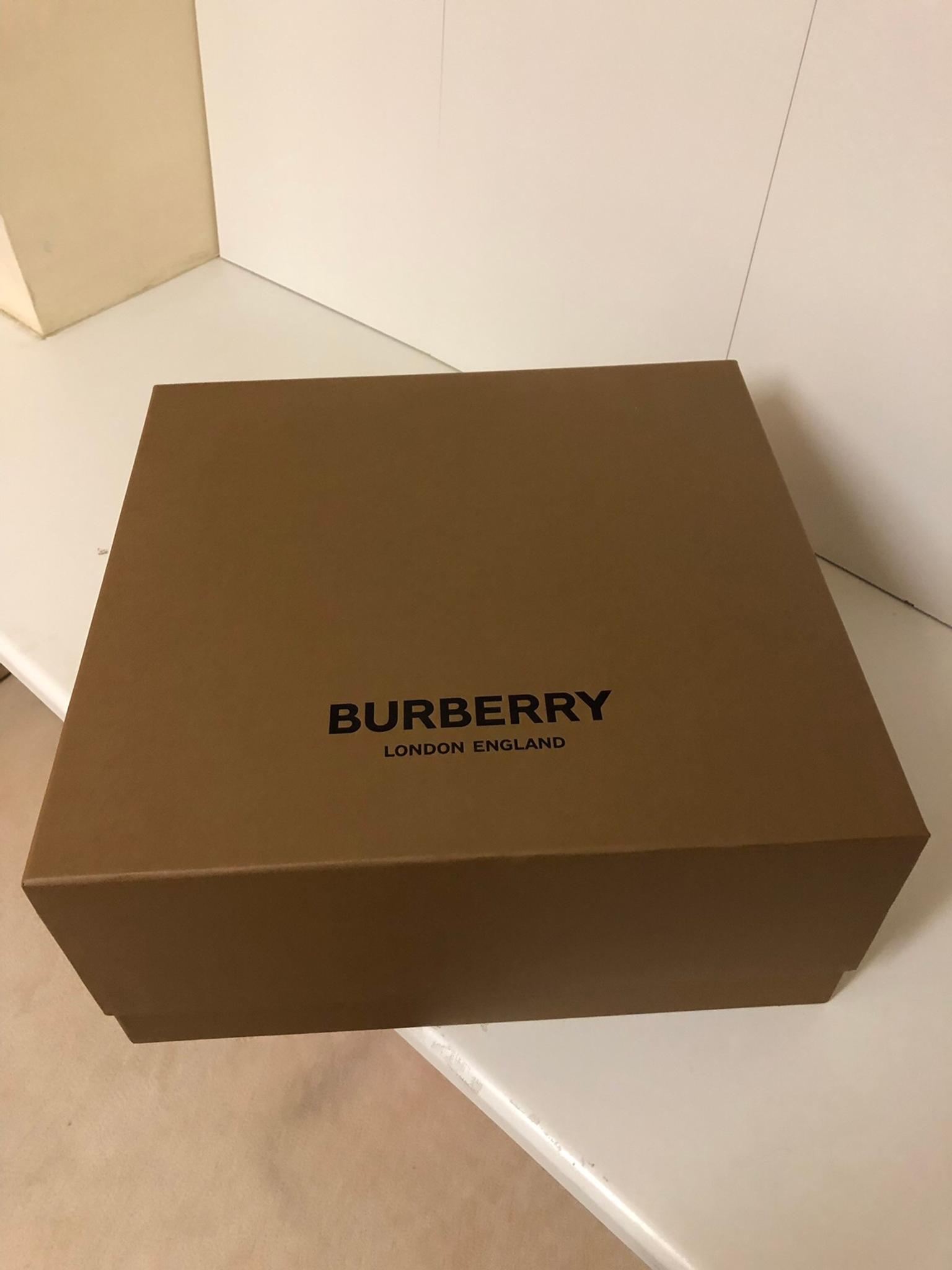 Burberry gift box + paper bag in RG6 
