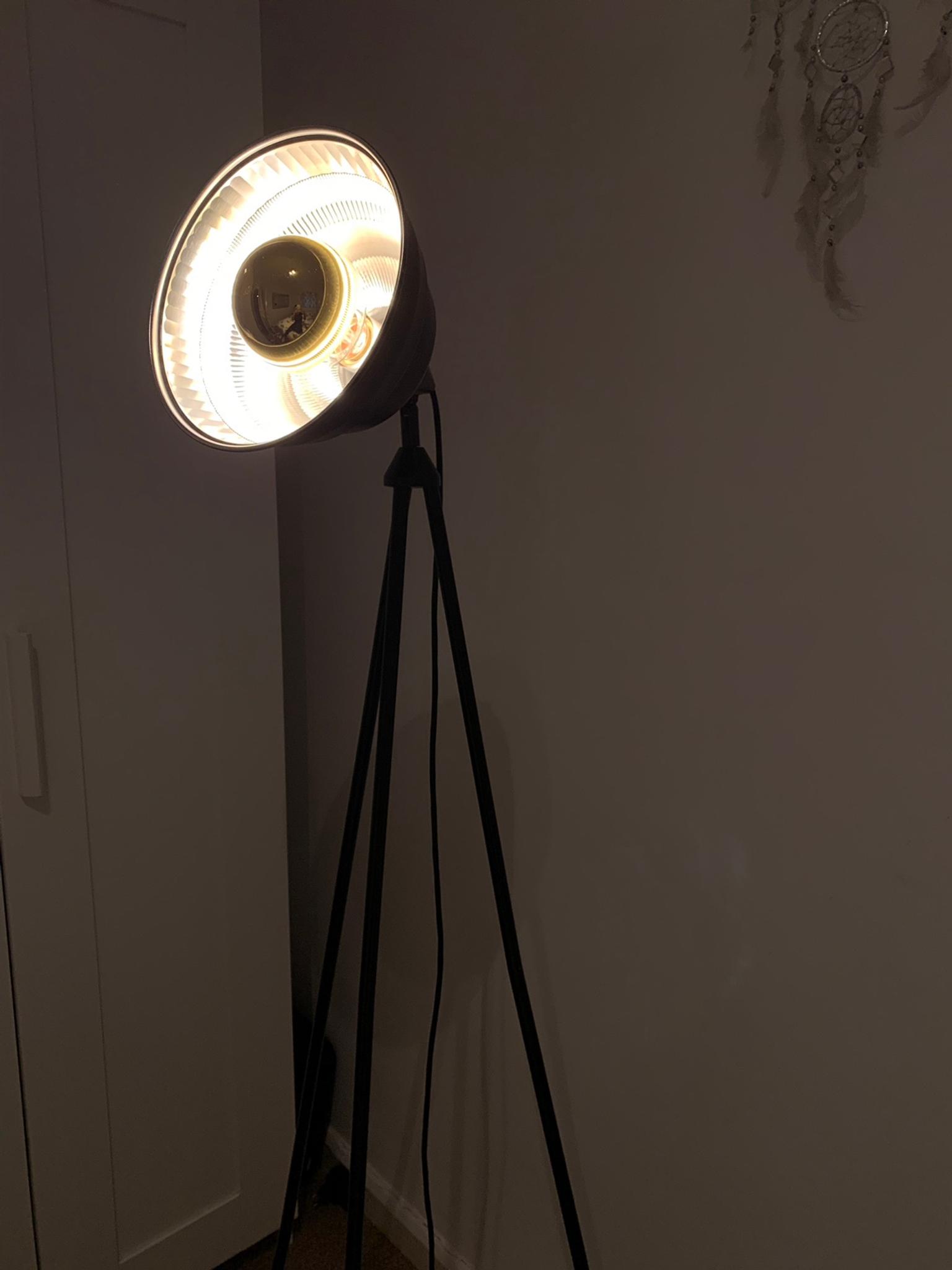 Modern Tripod Floor Lamp In Se27 London For 29 99 For Sale Shpock
