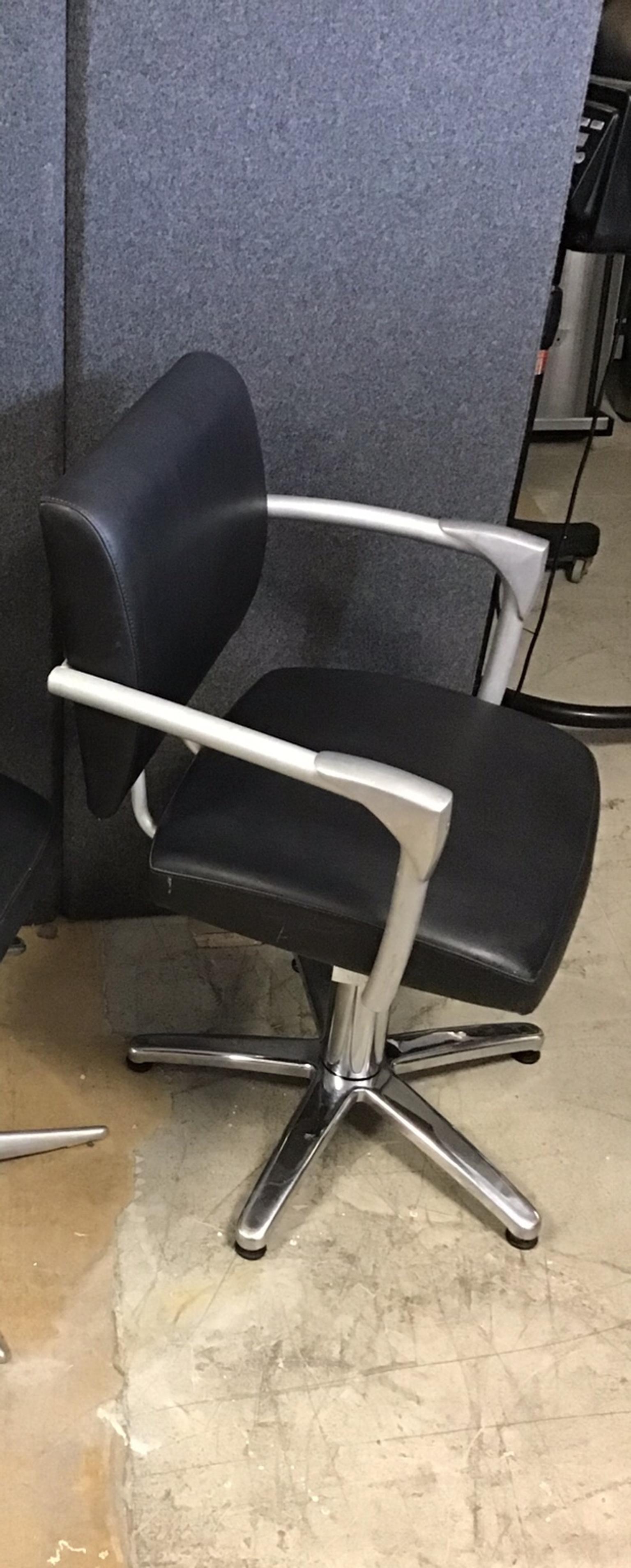 Hydraulic Styling Chairs Barber Chairs In Cv1 Coventry For 80 00