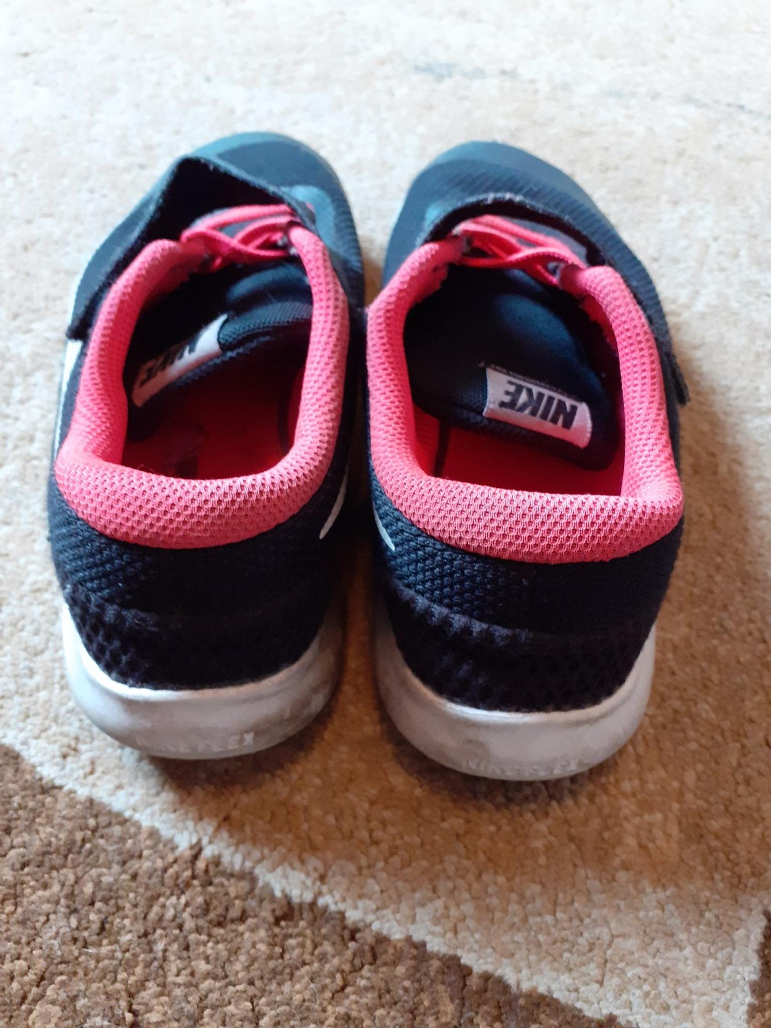 girls size 1 nike trainers