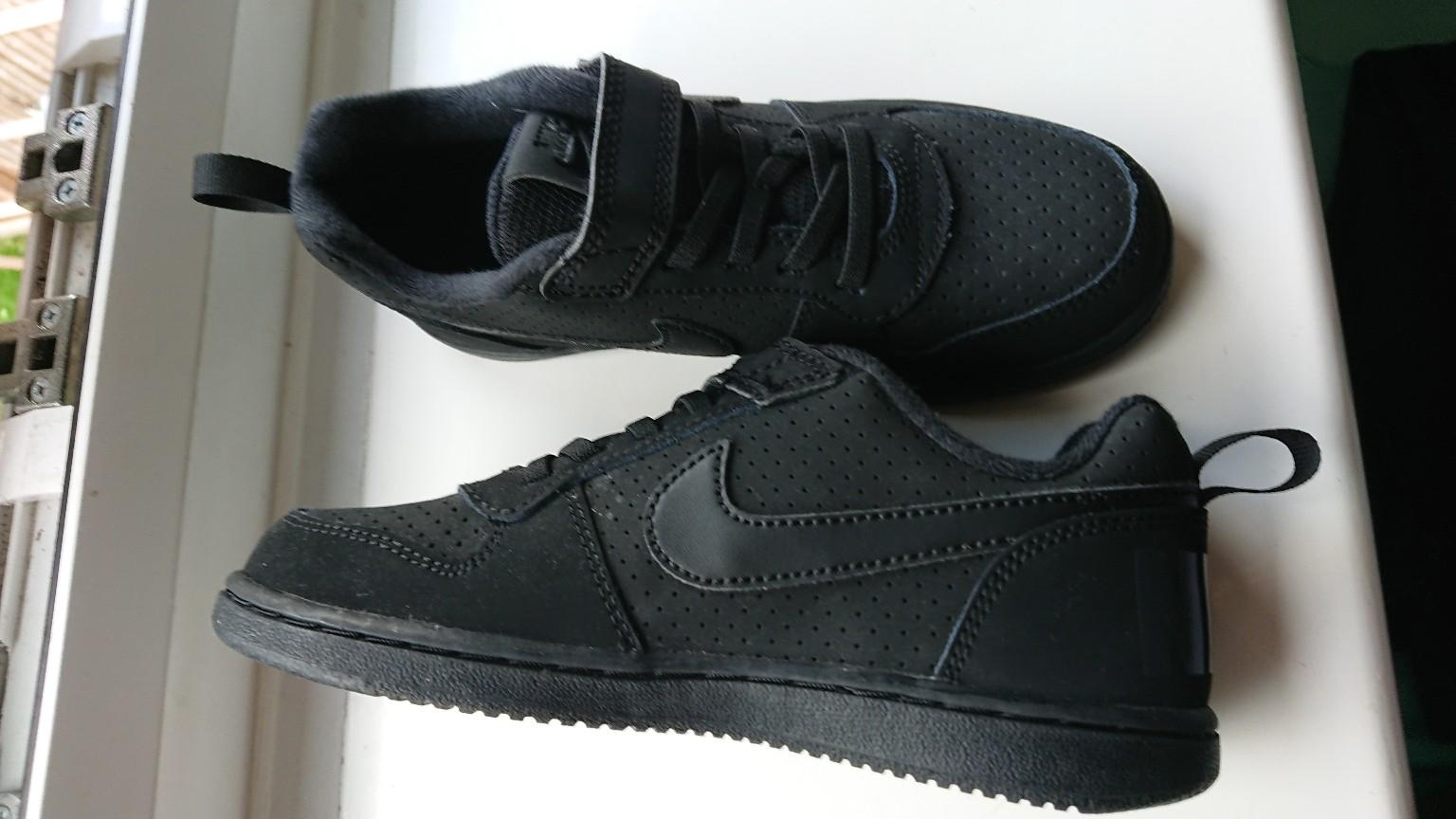 all black nike school shoes