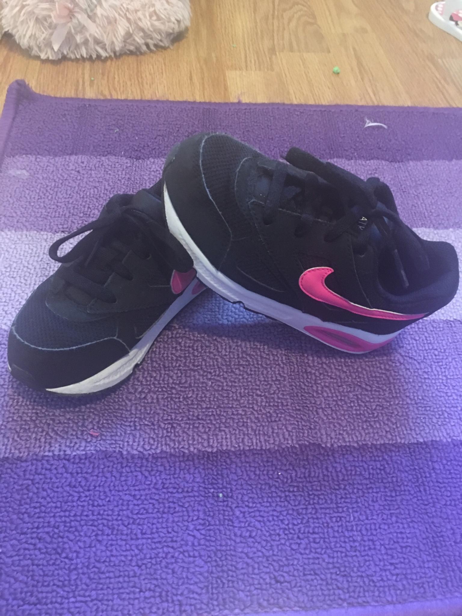 nike pink tick shoes
