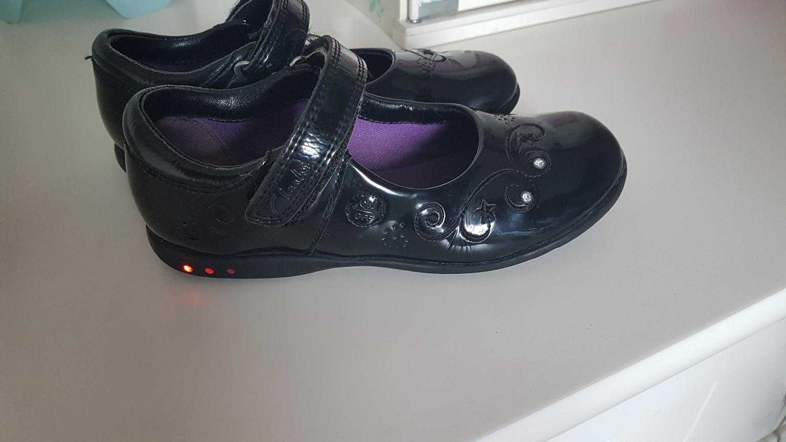 clarks light up school shoes