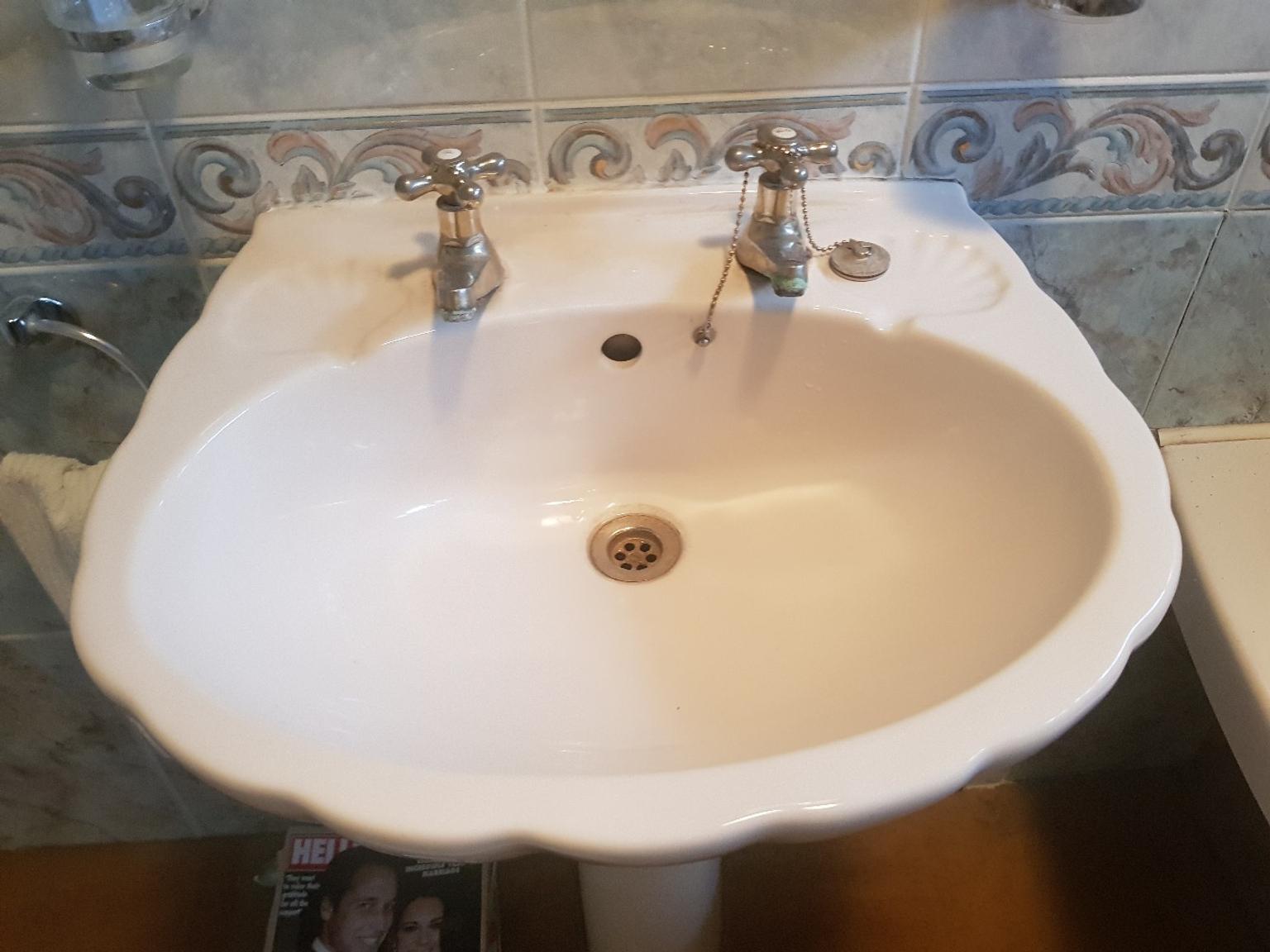 Cream Bathroom Sink Ped