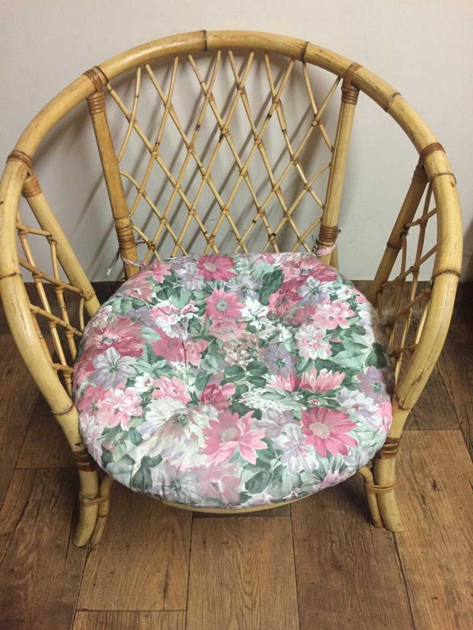 round bamboo chair with cushion