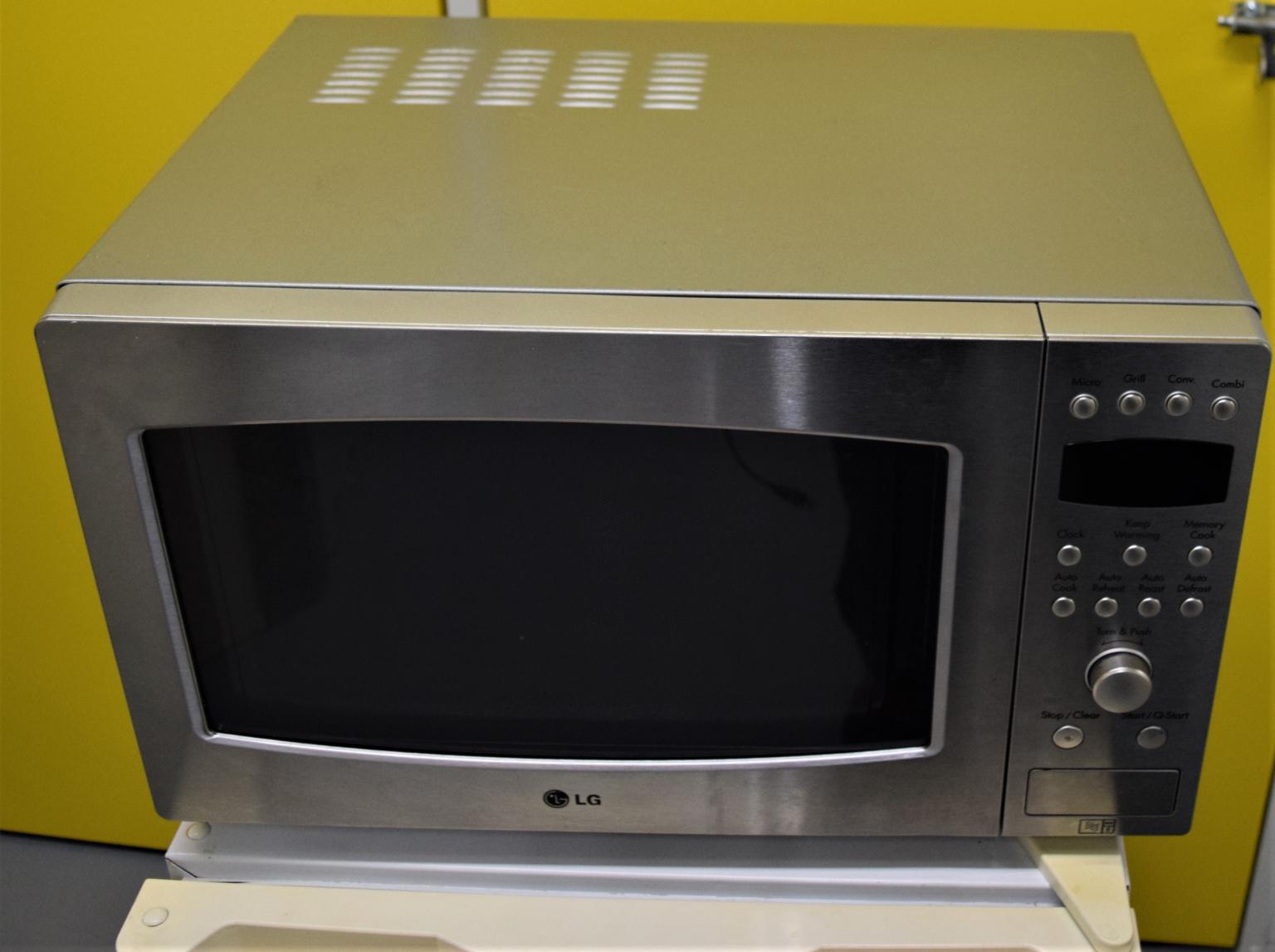 LG Microwave Oven Good Condition in TW8 London for £29.99 for sale Shpock