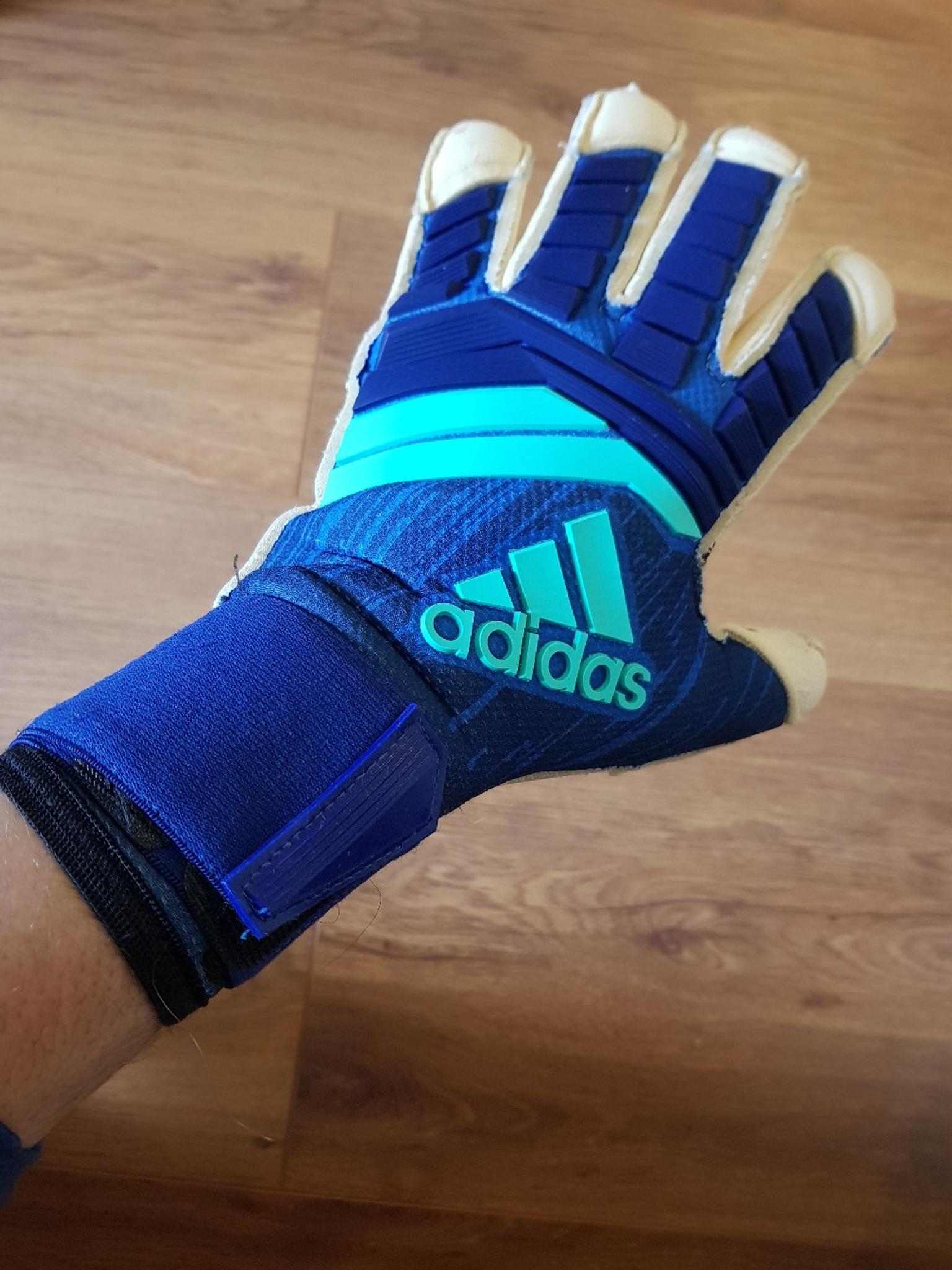 fingertip goalkeeper gloves