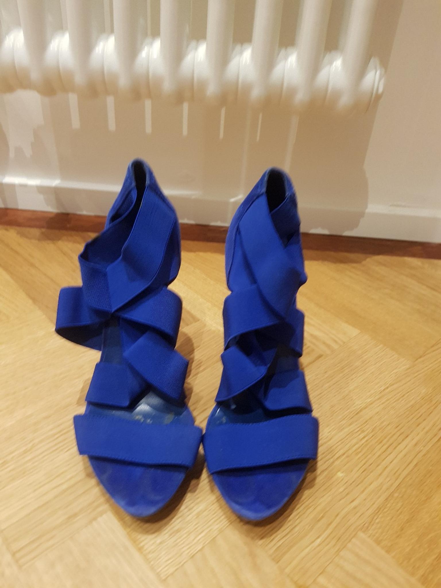 sandali blu elettrico zara