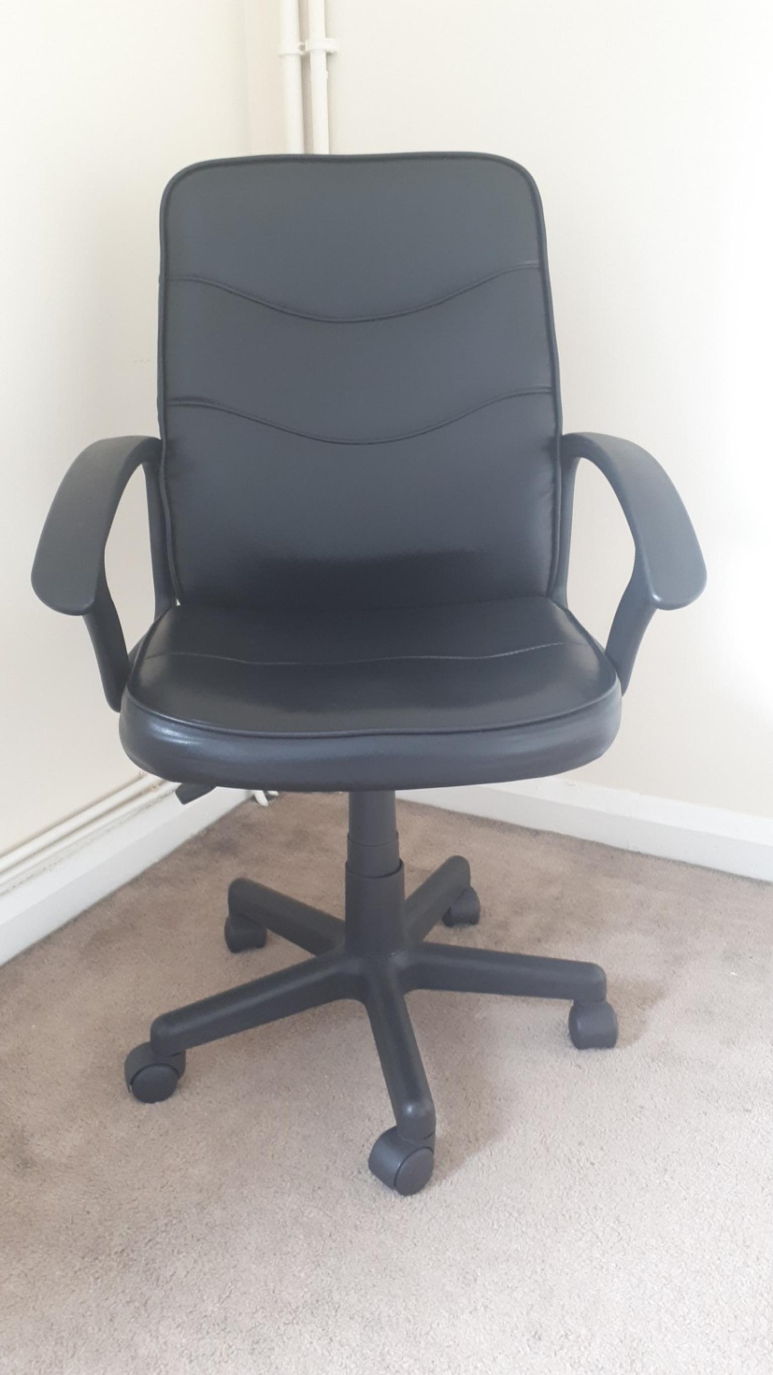 Padded Black Leather Office Chair In Sw17 London Fur 25 00 Zum