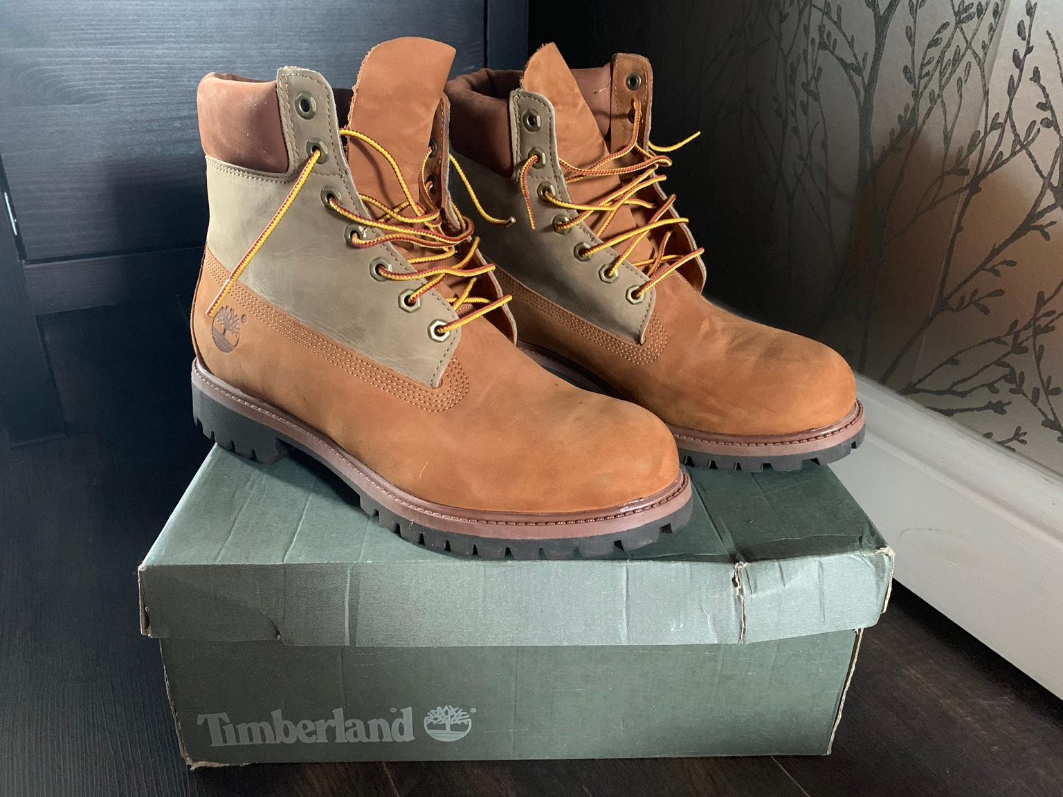 MENS TIMBERLAND BOOTS - SIZE 10 in S12 