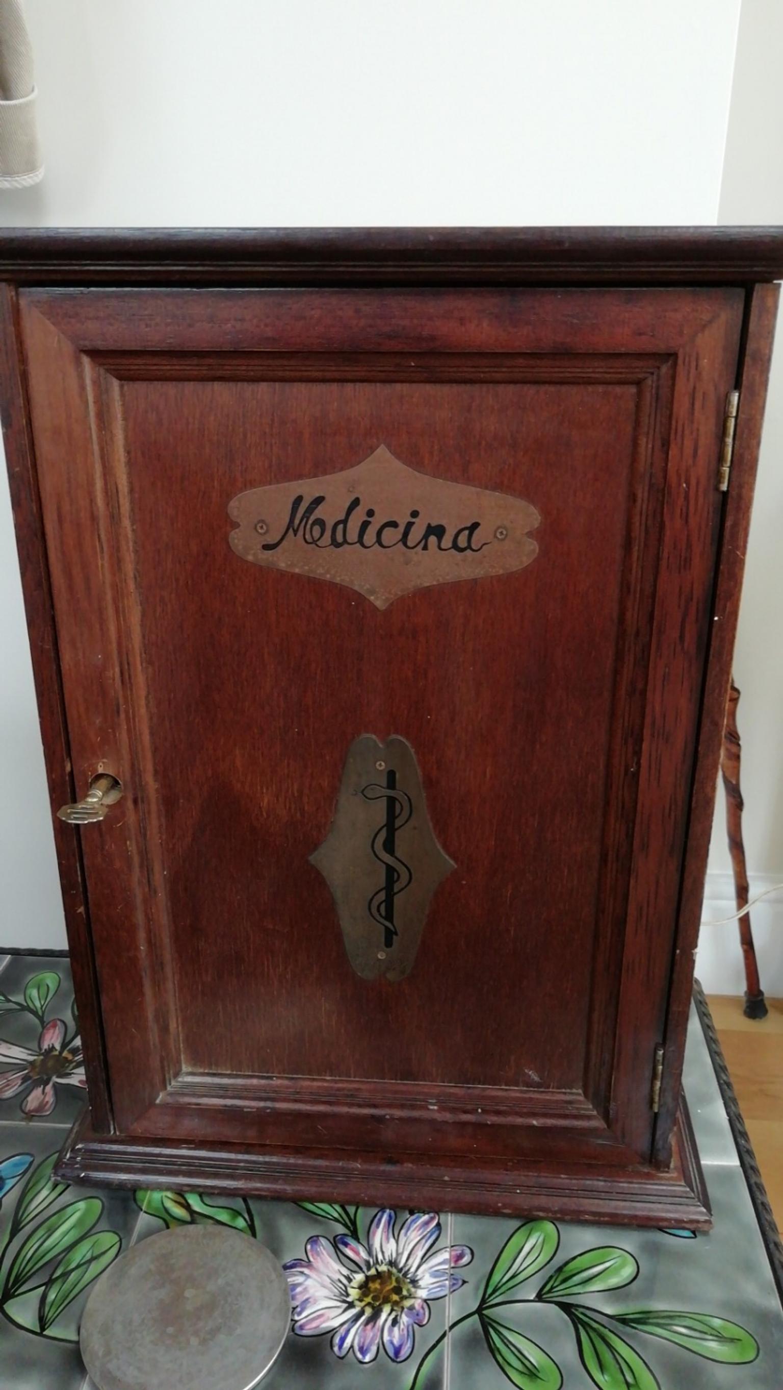 Vintage French Medicine Cabinet In De65 Derbyshire Fur 25 00 Zum
