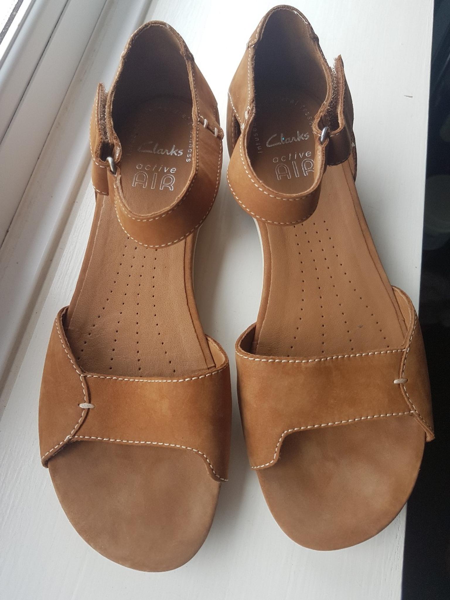 clarks ladies leather sandals