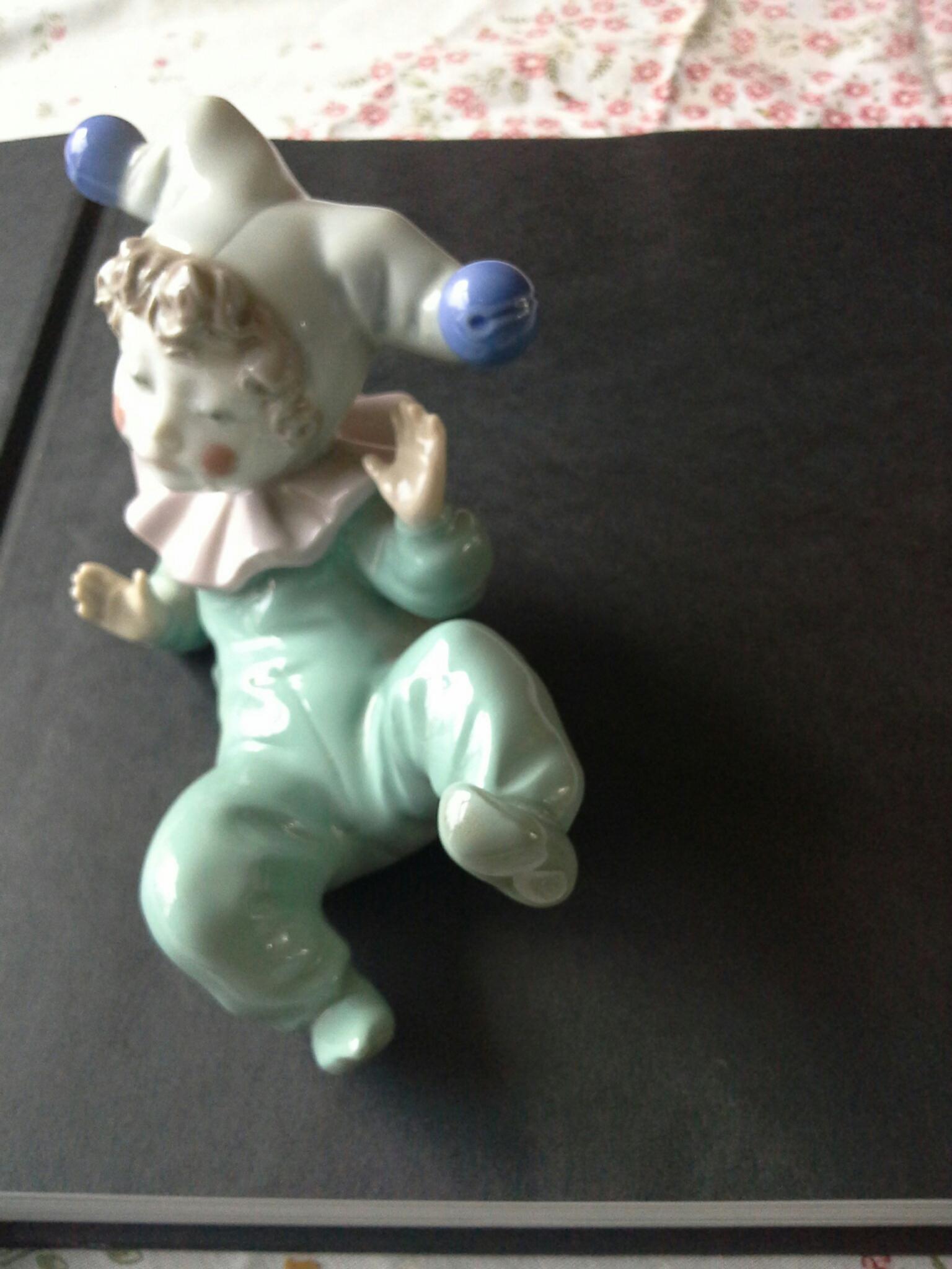 Vintage NAO Lladro Spanish Porcelain Figurine of Child Jester Daisa JINGLES Spain 1988