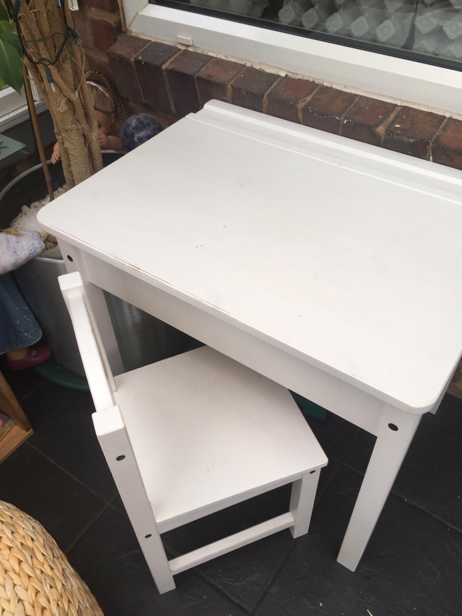 child's desk with lift up lid