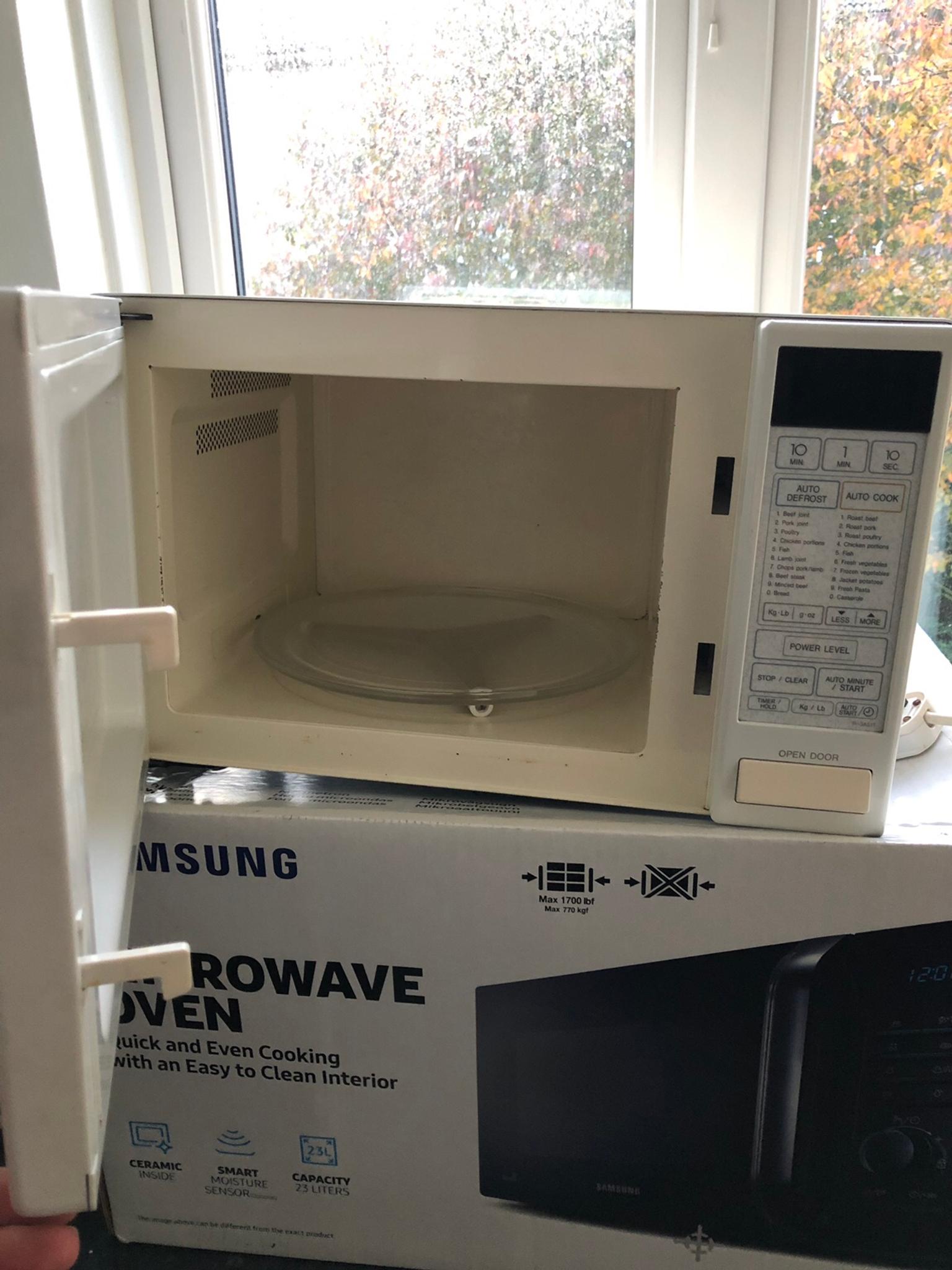 Sharp Compact Microwave Oven R-3A51(W)T in E2 London for £18.00 for