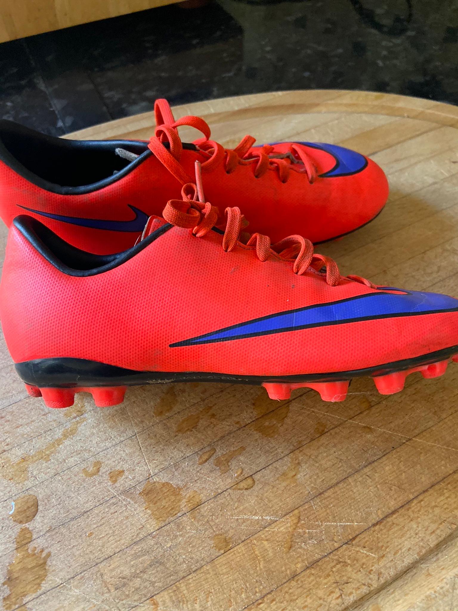 purple nike soccer boots