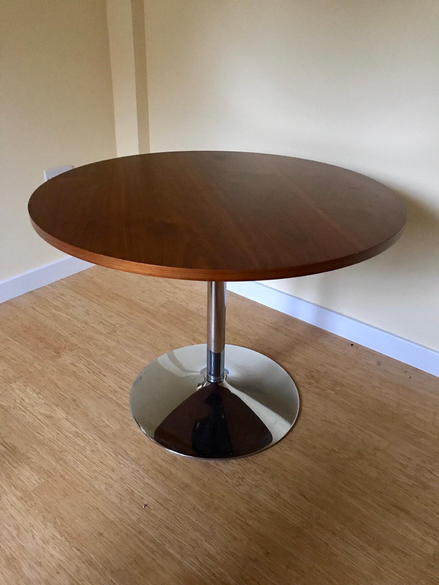 Walnut Round Dining Table In N2 London For 100 00 For Sale Shpock