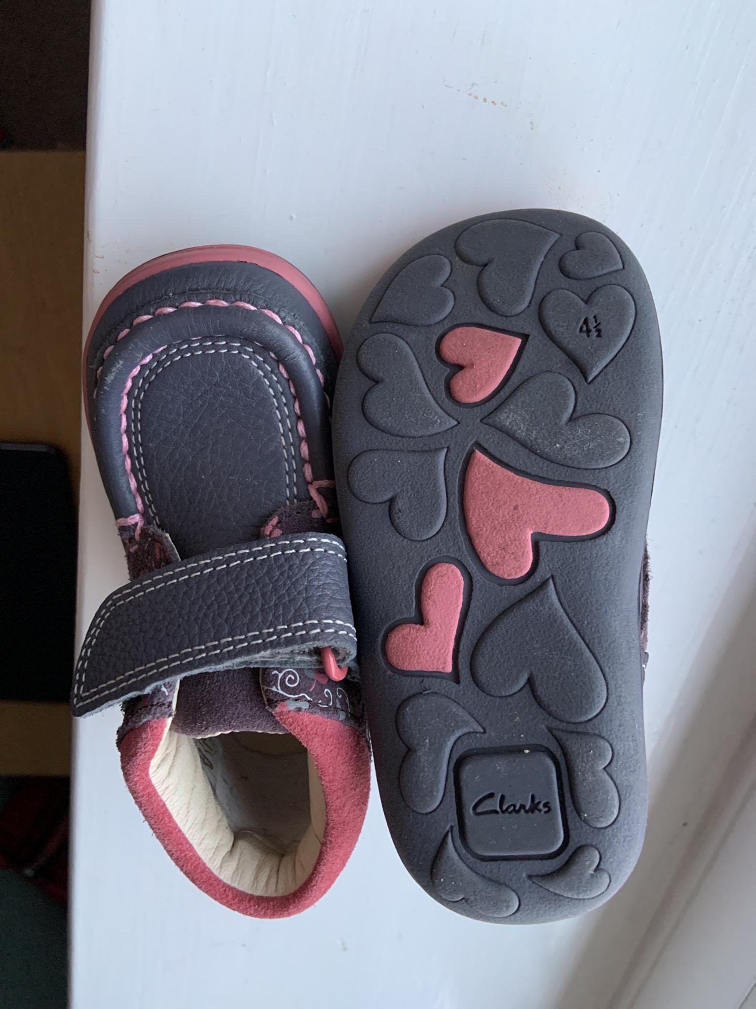 clarks sandals size 4.5