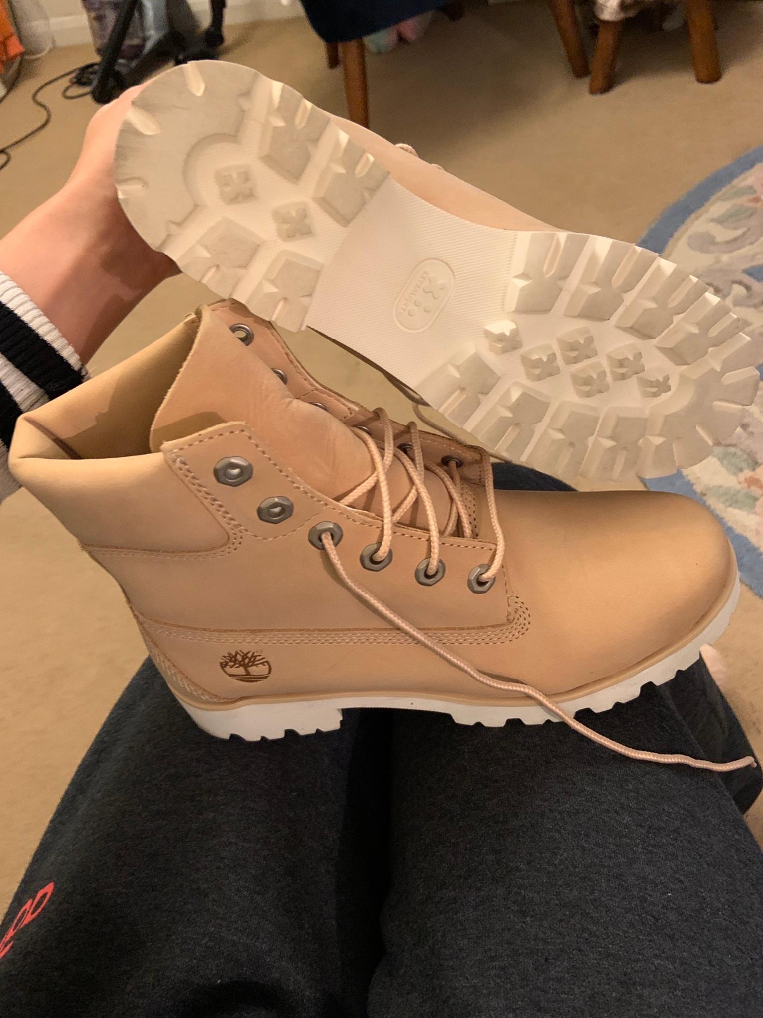 Women's timberland boots size 5 in KT17 
