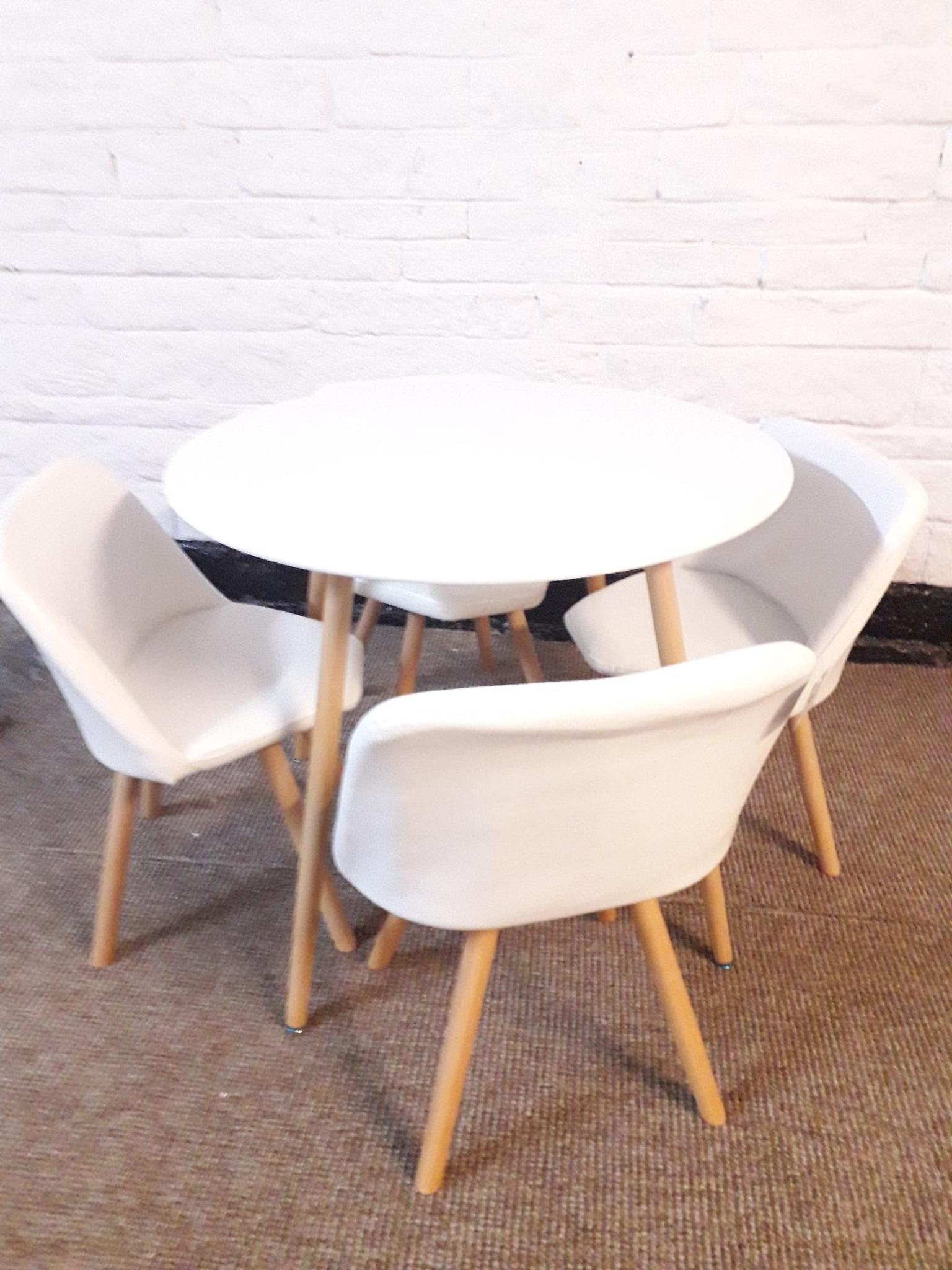 Round Dining Table And 4 Chairs White In Bd7 Bradford Fur 120 00 Zum Verkauf Shpock At