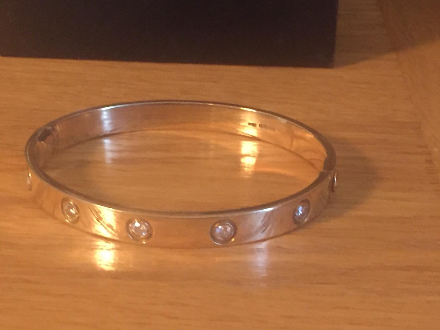 9ct gold cartier style bangle