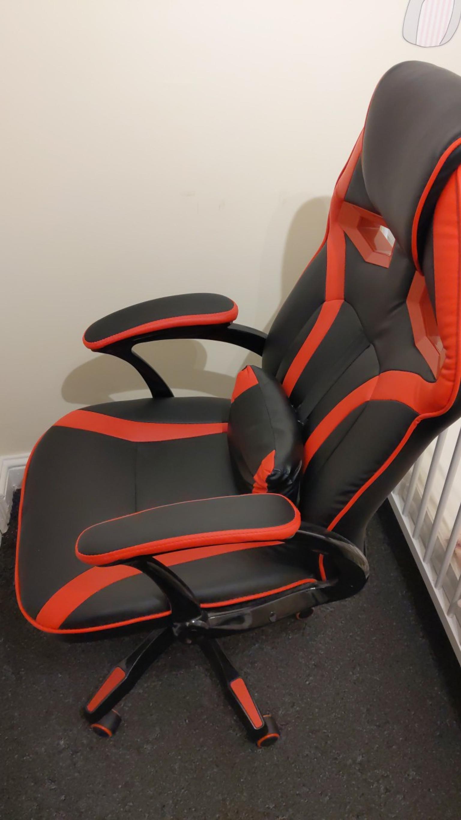 Red and Black office and gaming chair in Stevenage for £60