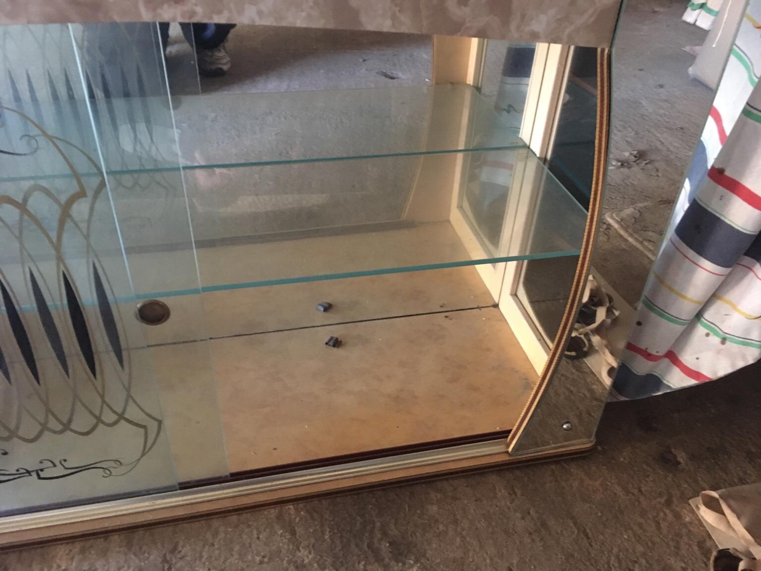 Glass Cabinet In Aylesbury Vale For 30 00 For Sale Shpock