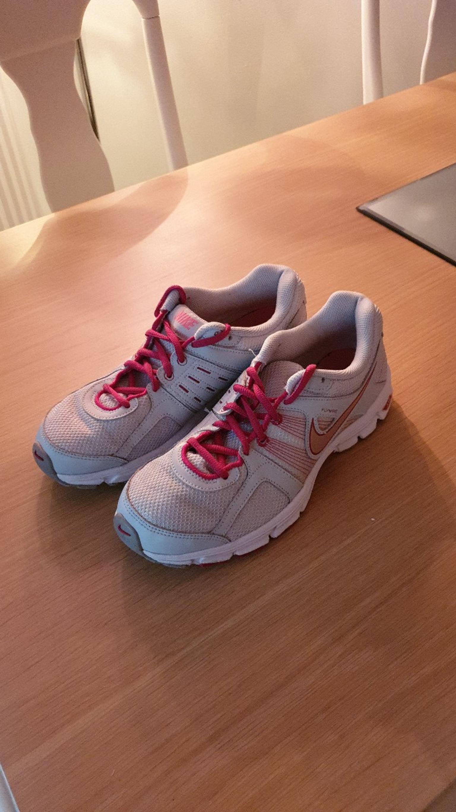 ladies size 7 nike trainers