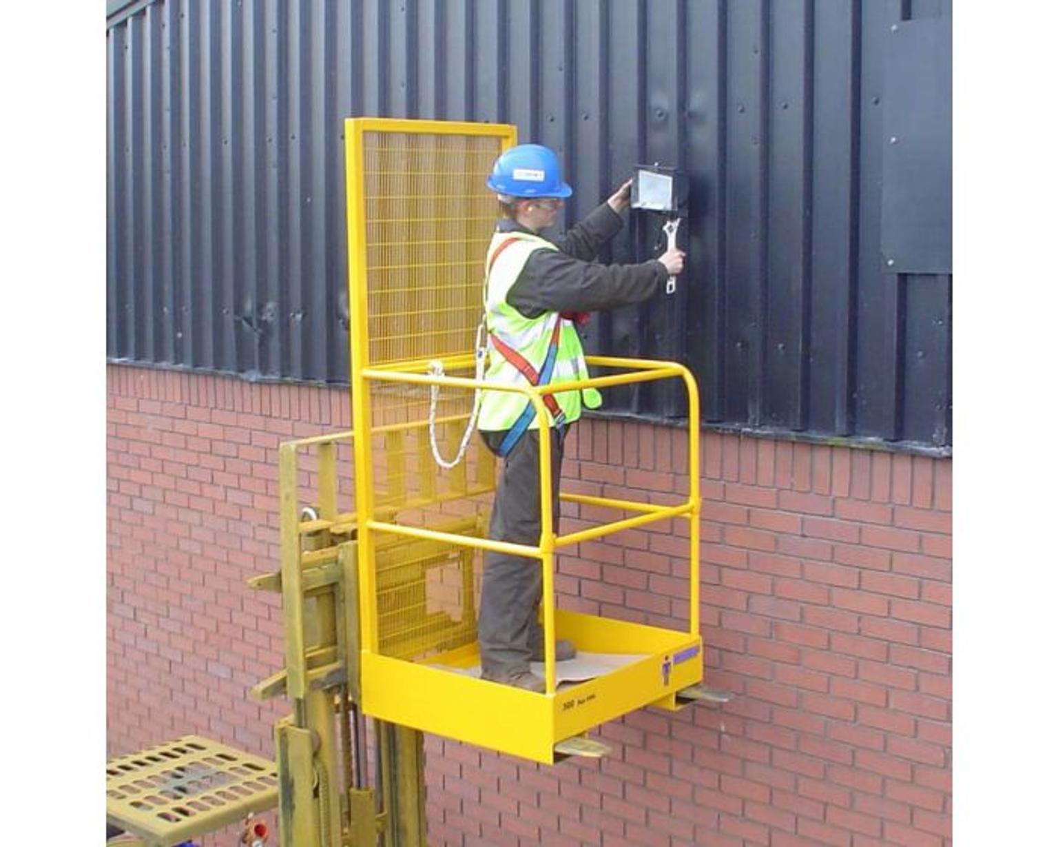 Access Platform Forklift Cage Attachment In B97 Redditch For 662 45 For Sale Shpock