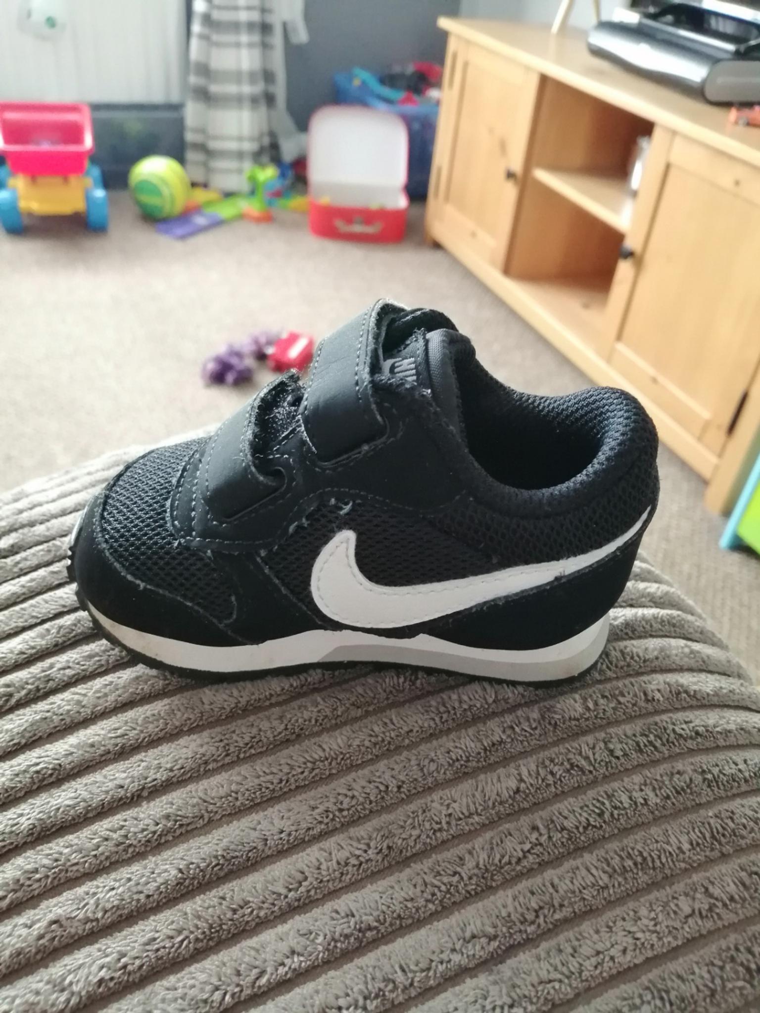 size 3.5 nike trainers