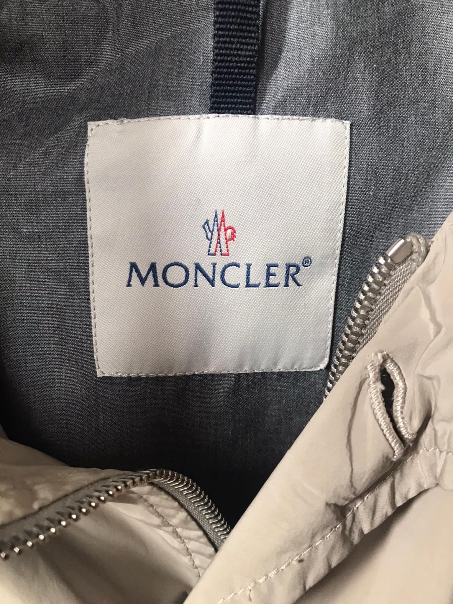 Moncler in 36055 Tezze sul Brenta for €120.00 for sale | Shpock