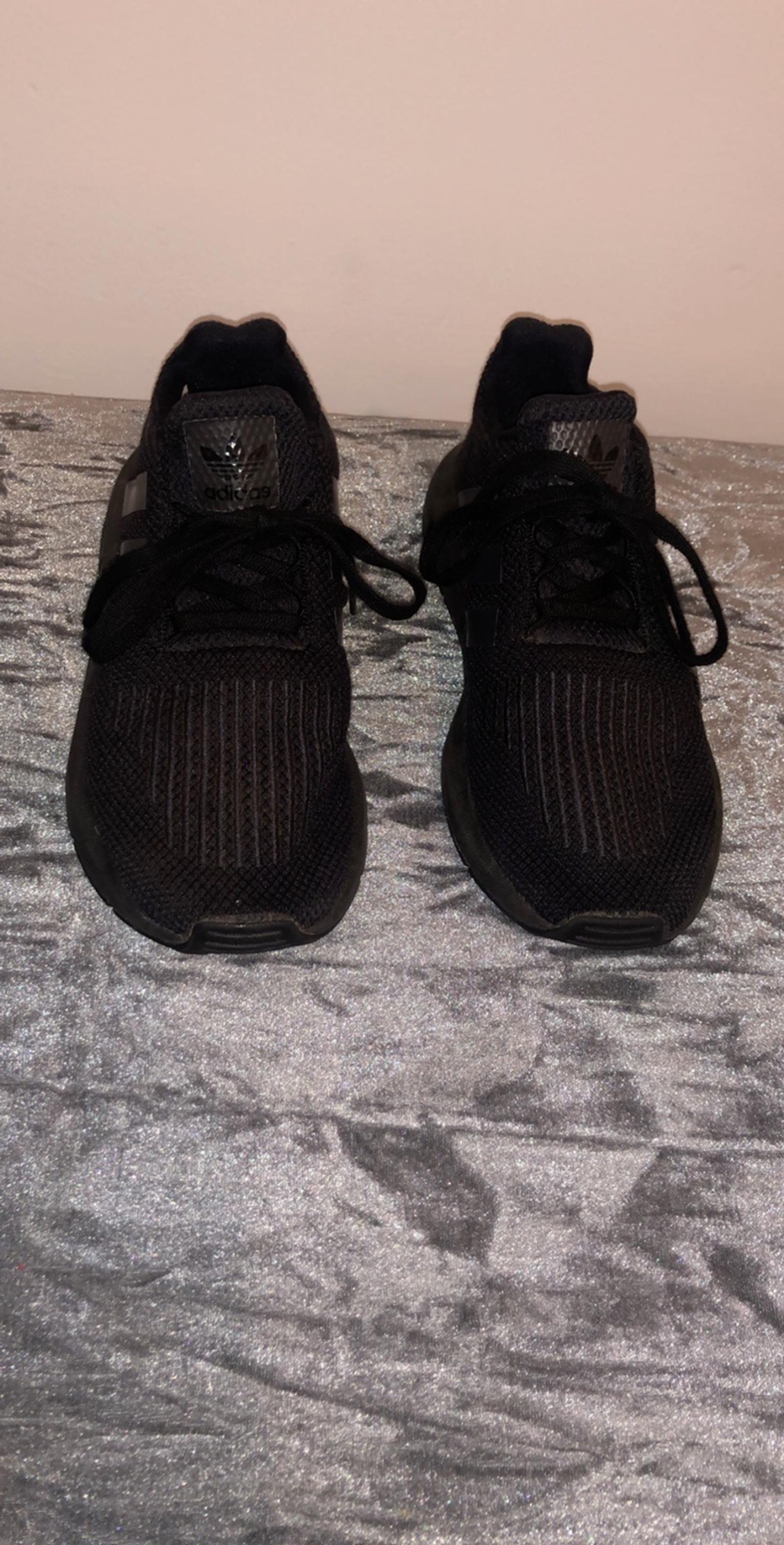black adidas trainers size 2