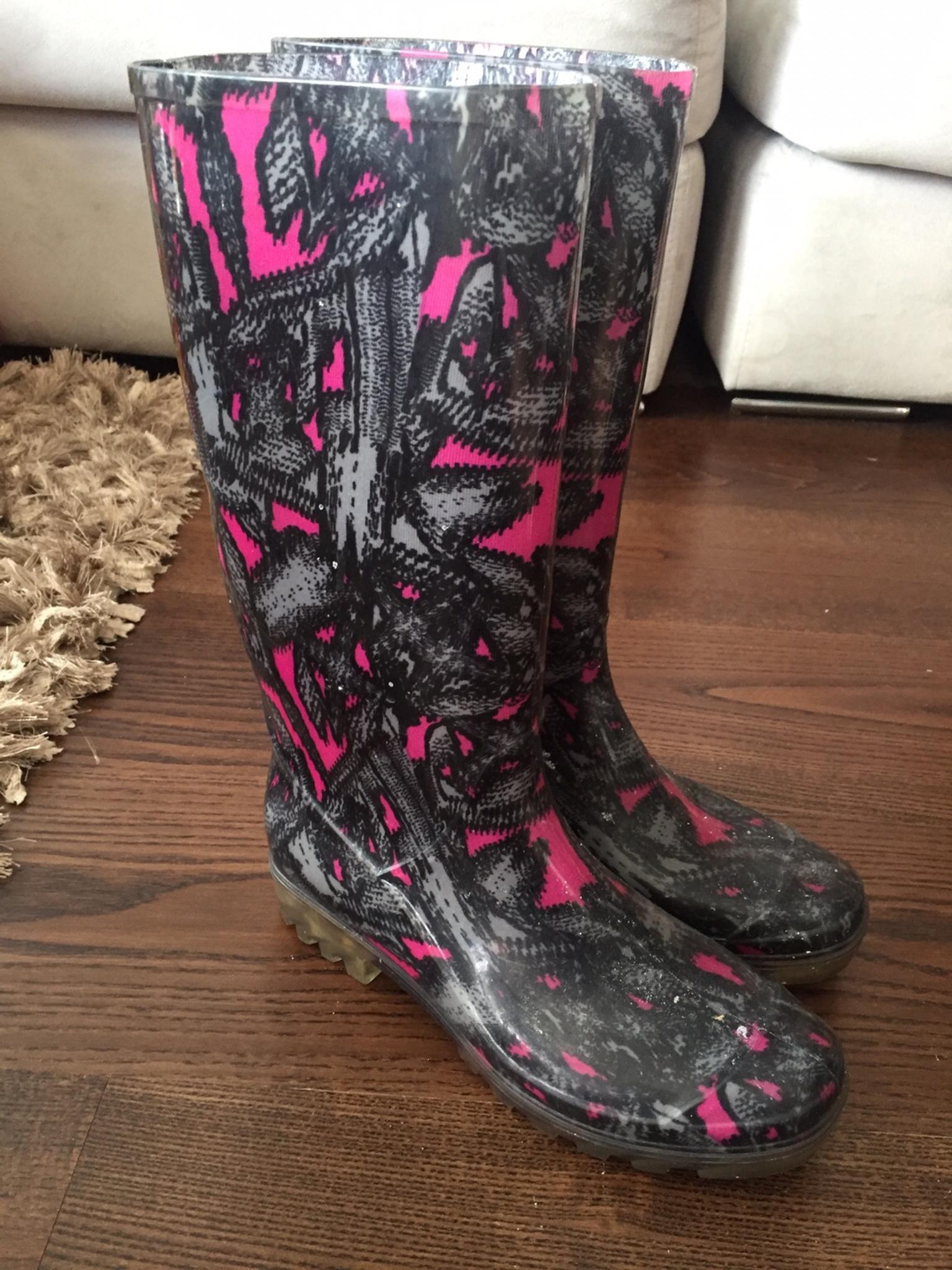 pink and black rain boots