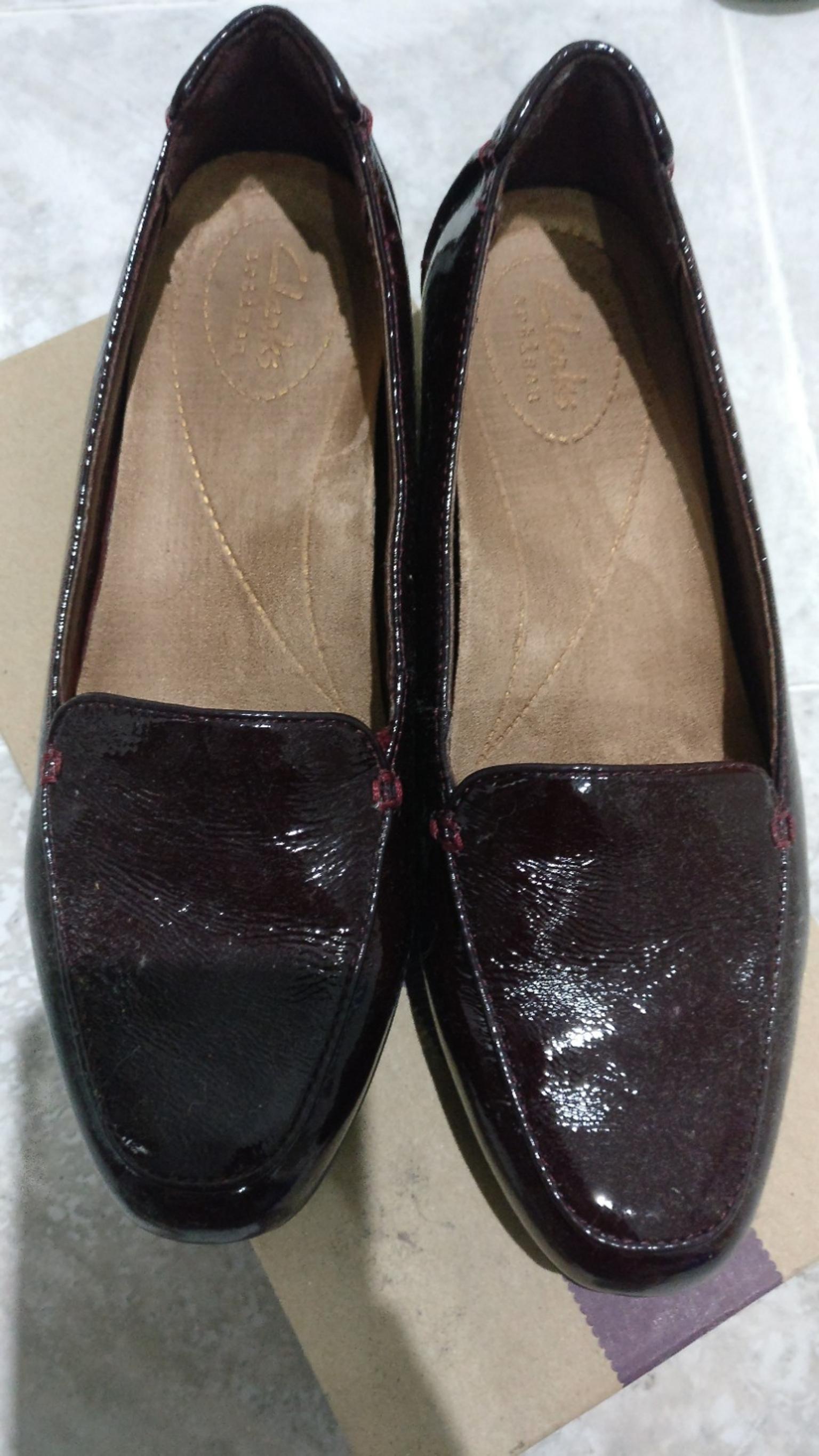 clarks burgundy loafers