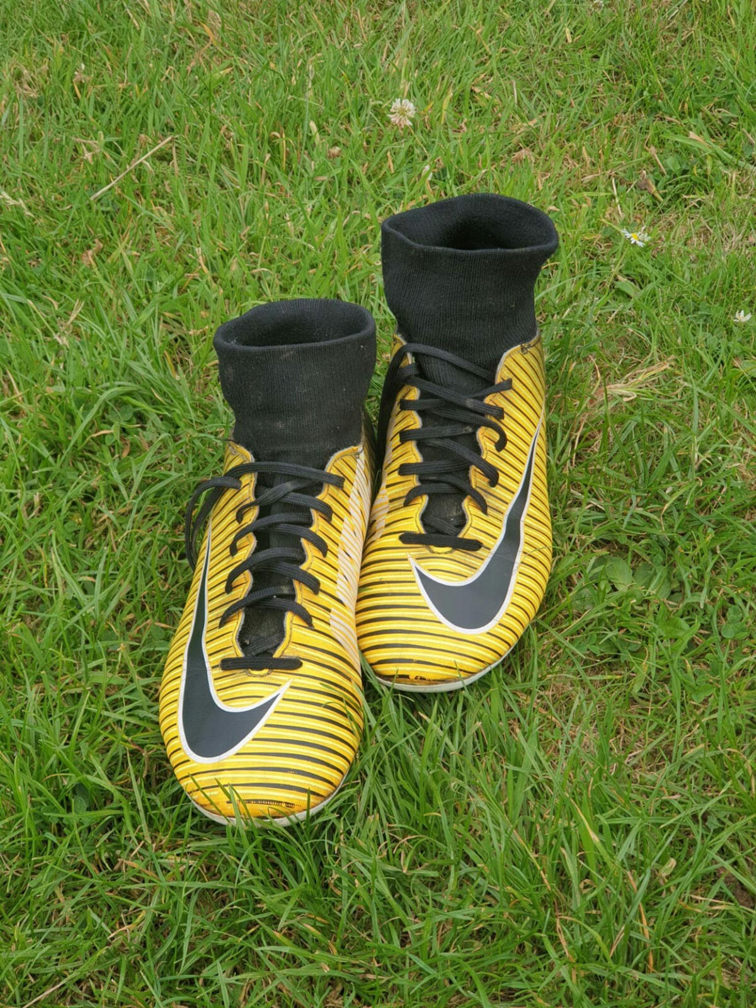 very boys football boots