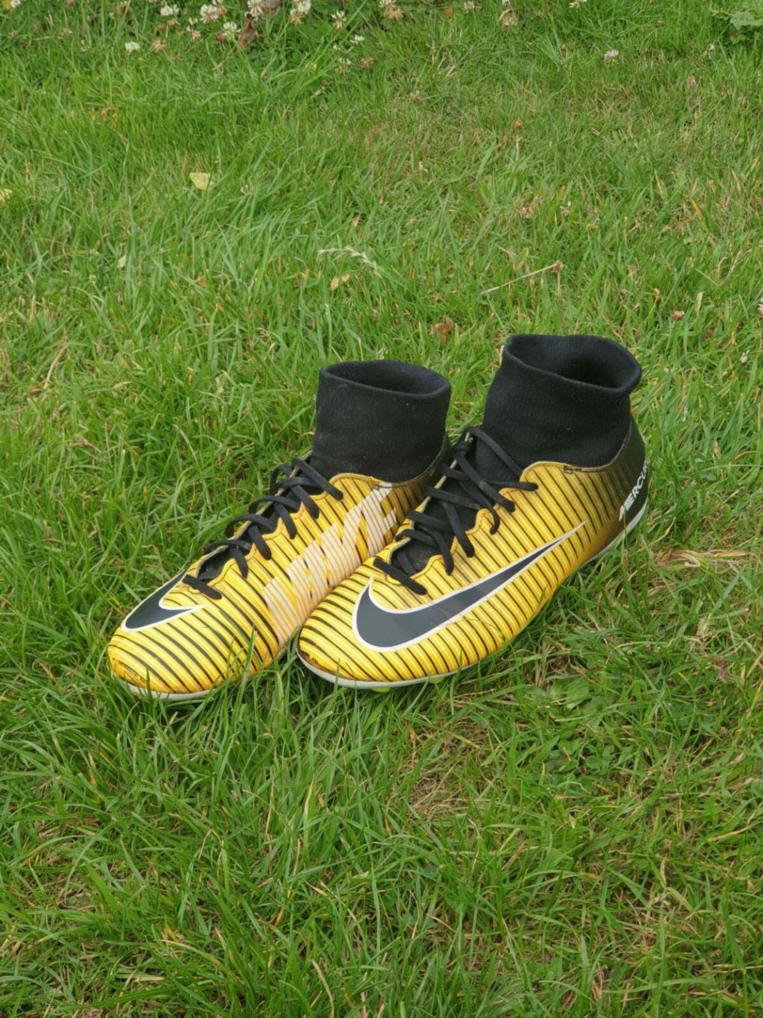 very boys football boots