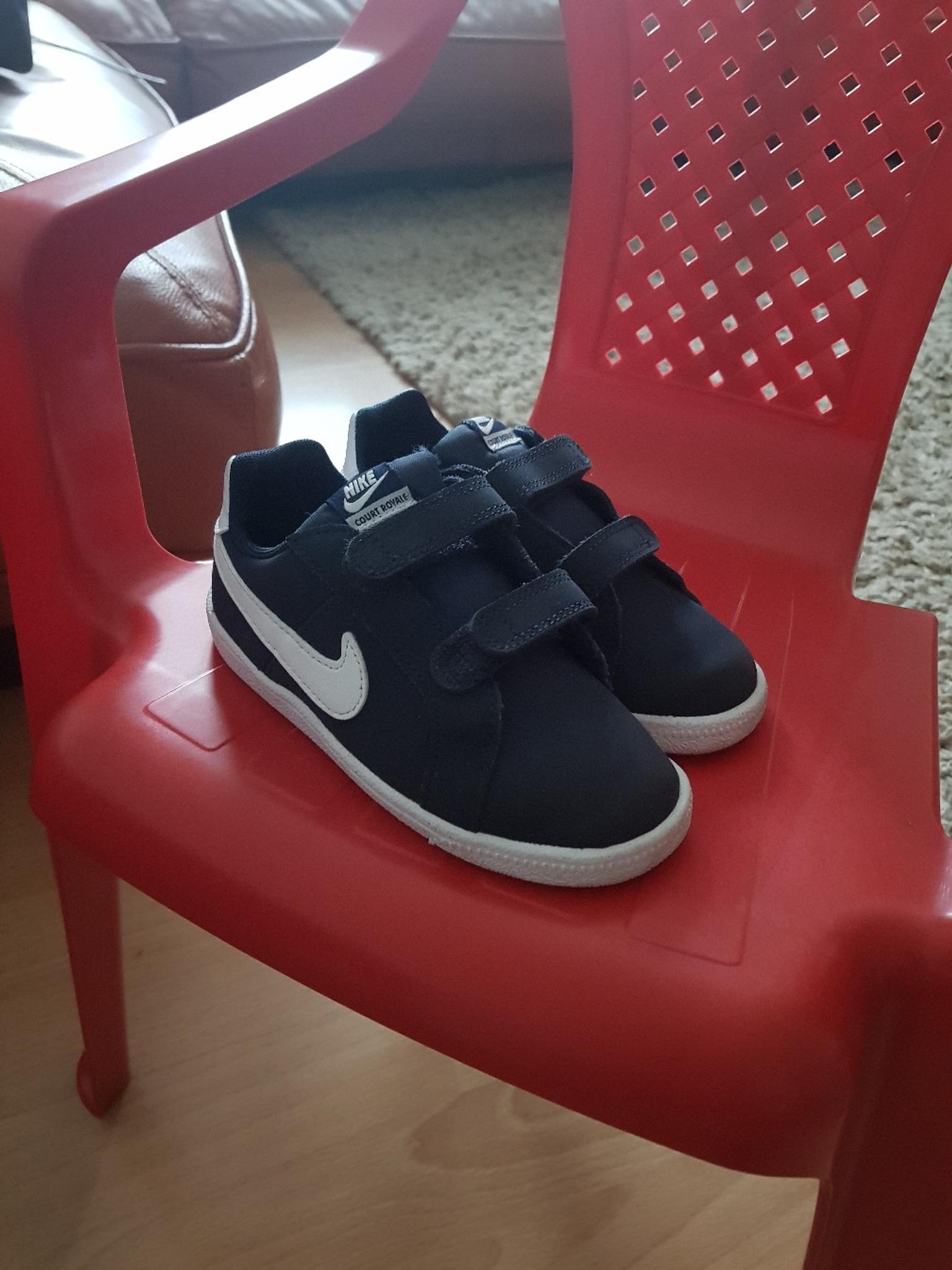 toddler navy nike trainers