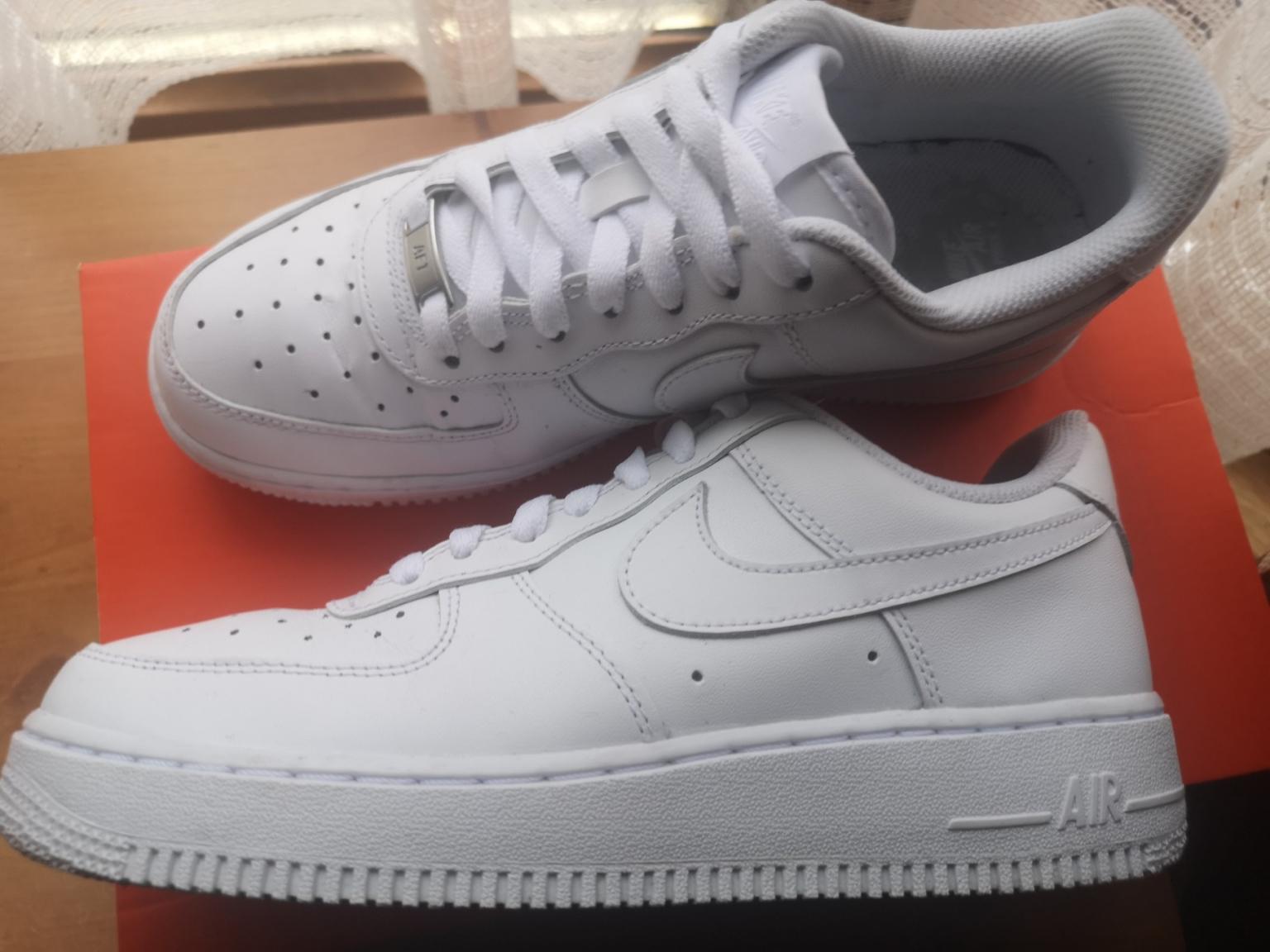 nike air force 1 07 size 5.5