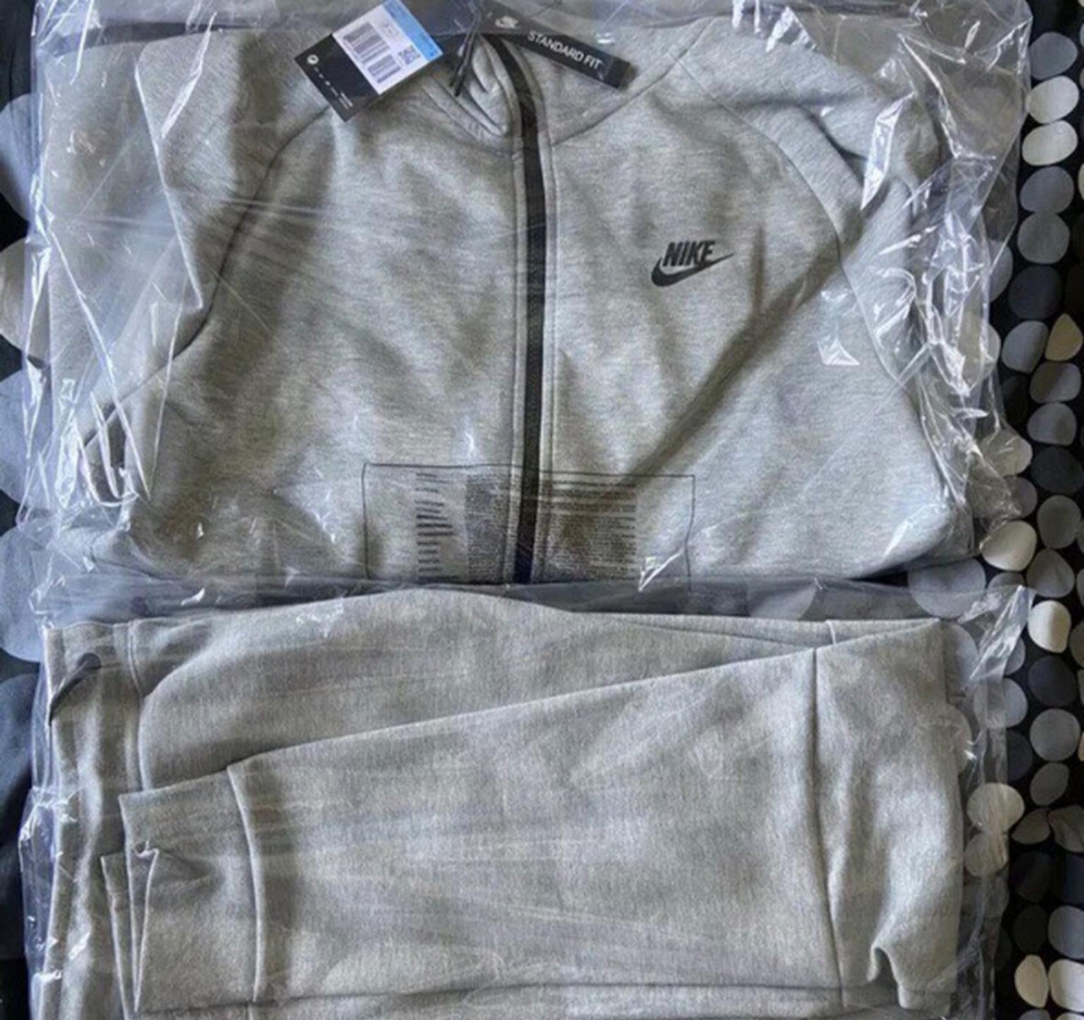 old nike tech tracksuit