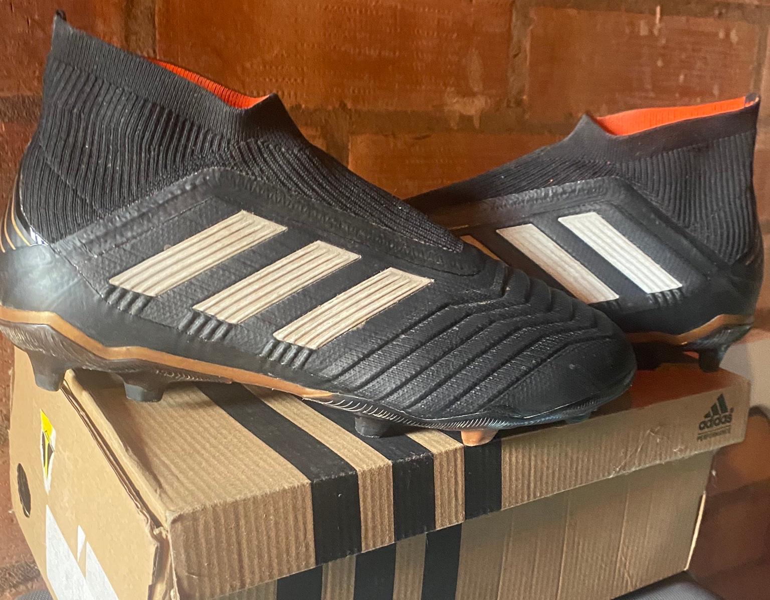 laceless football boots size 4.5