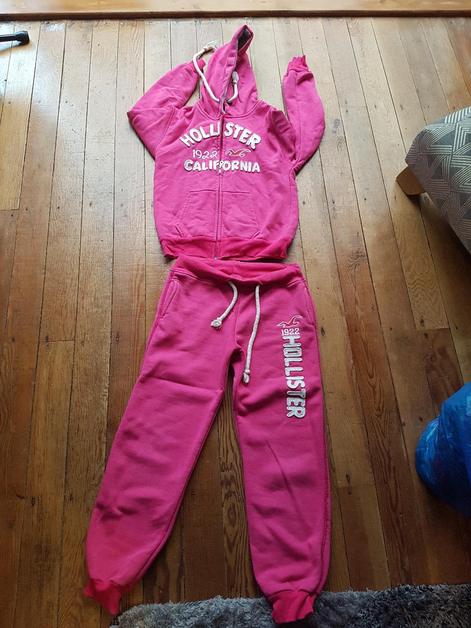 HOLLISTER TRACKSUIT AGE 9-10 YEARS in 